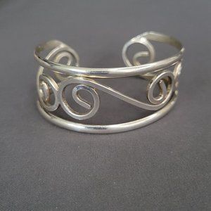 Womens Silver Tone Chunky Swirled Open Scroll Wrap Fashion Cuff Bracelet